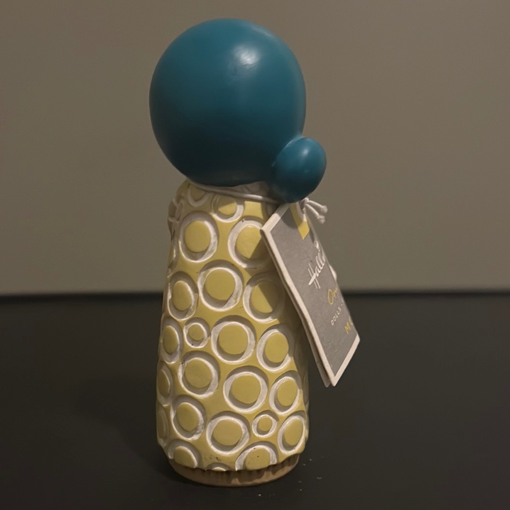 Blue and Yellow Mom Figurine - Picture 2 of 3